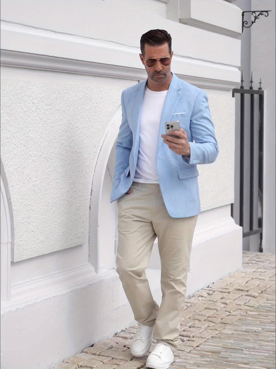 Men's blue single-button tailored blazer