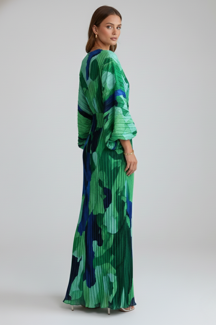 Women's printed maxi dress with pleated skirt and side slit
