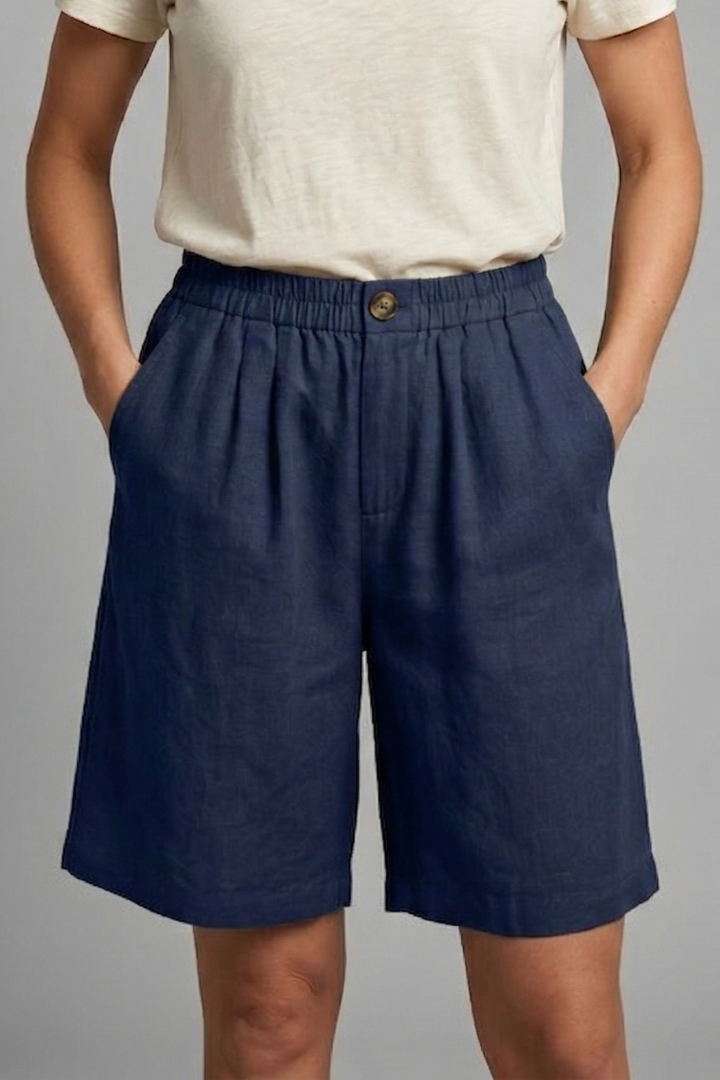 Women's beige elasticated waist shorts with drawstring and side pockets