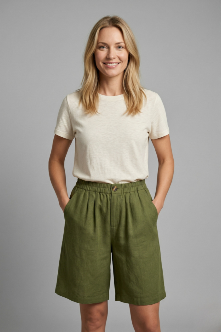 Women's army green elasticated waist shorts with drawstring and side pockets