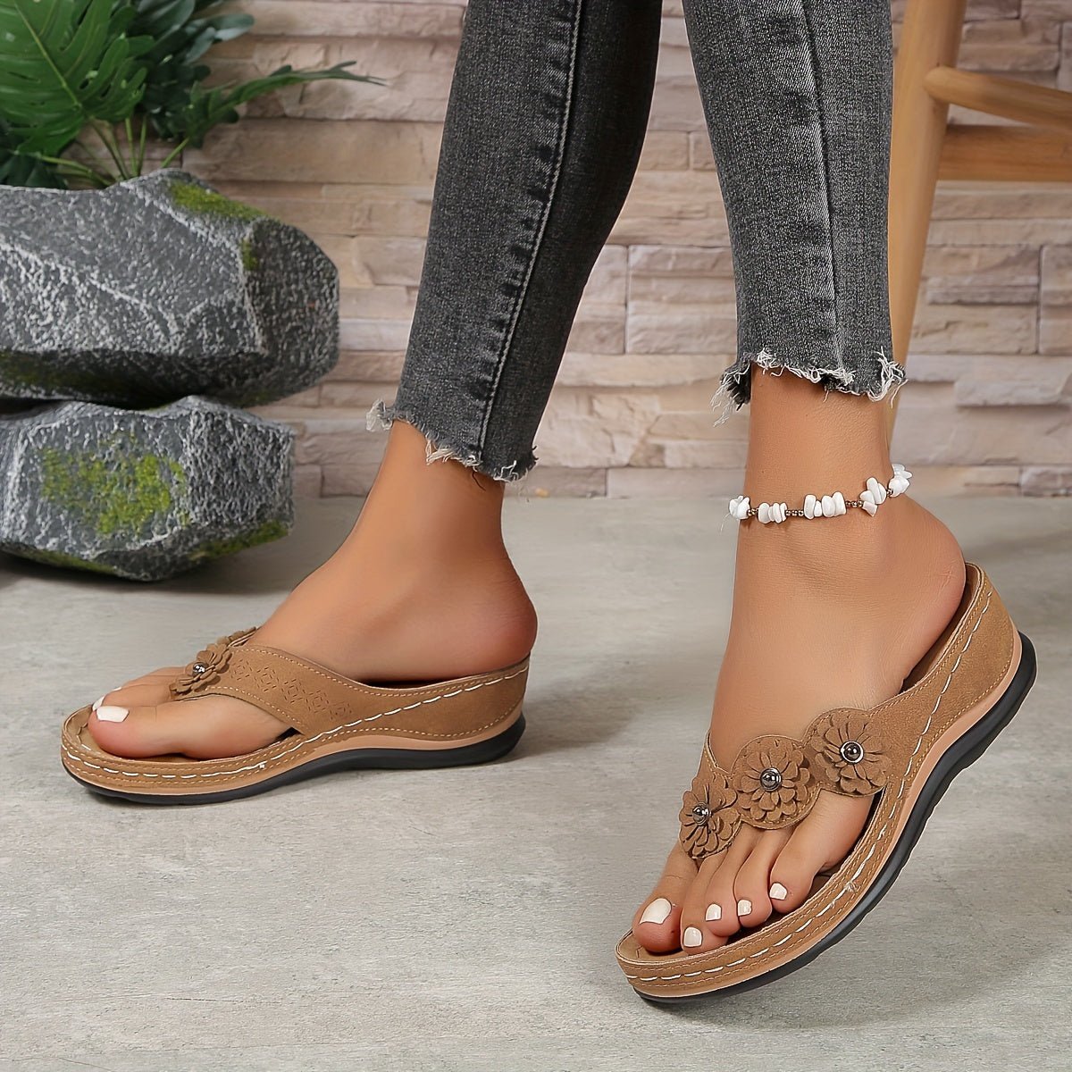 Chic Wedge Sandals for Women with Floral Detail 2