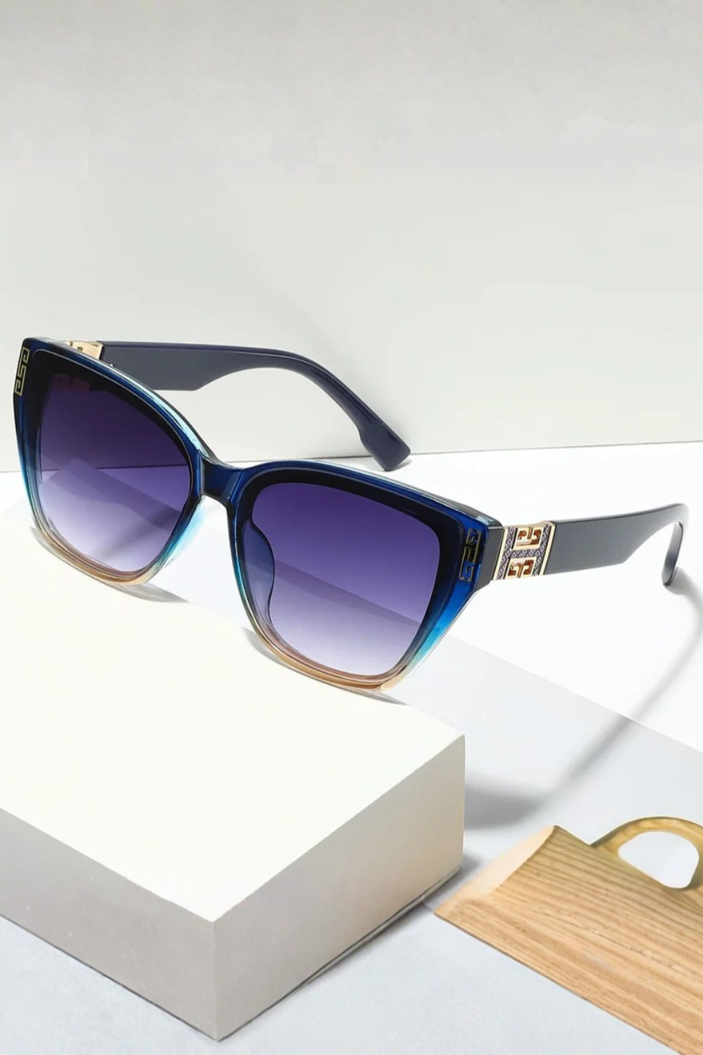 Women's cat eye sunglasses with gradient lenses and gold detail