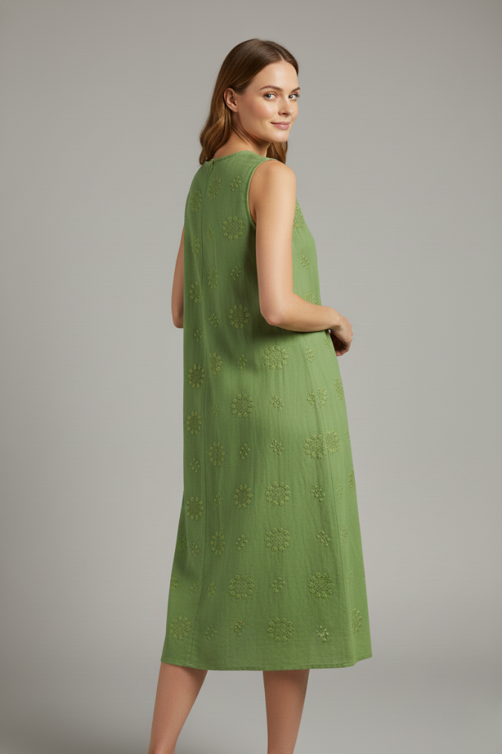 Women's green sleeveless textured midi dress with pockets
