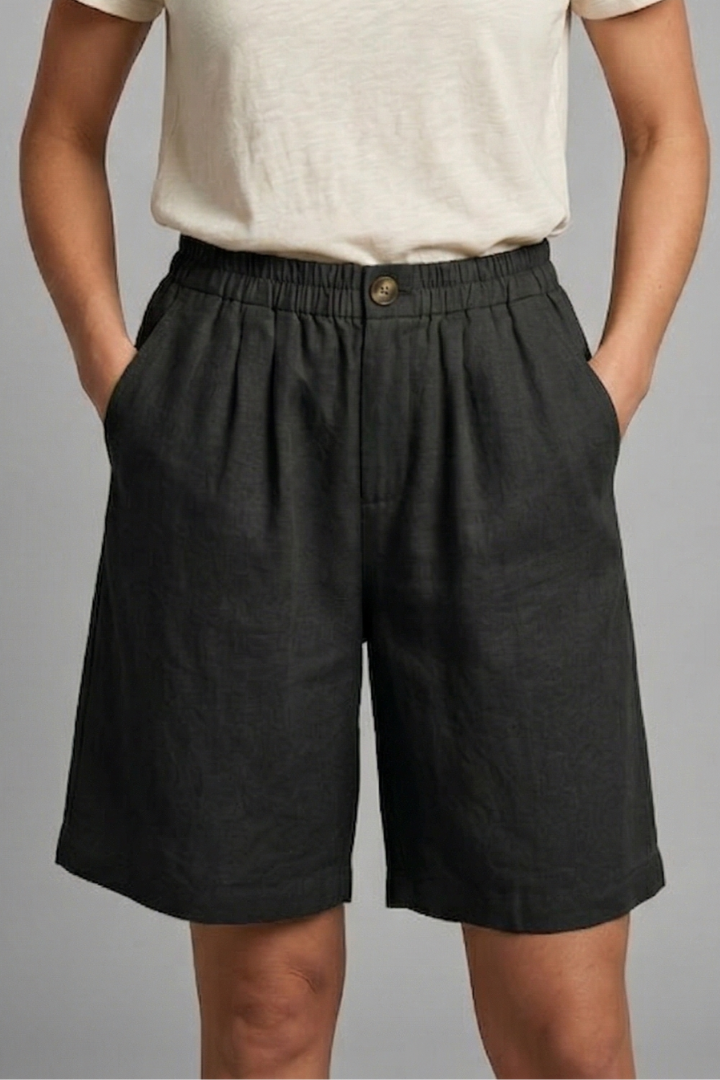 Women's beige elasticated waist shorts with drawstring and side pockets