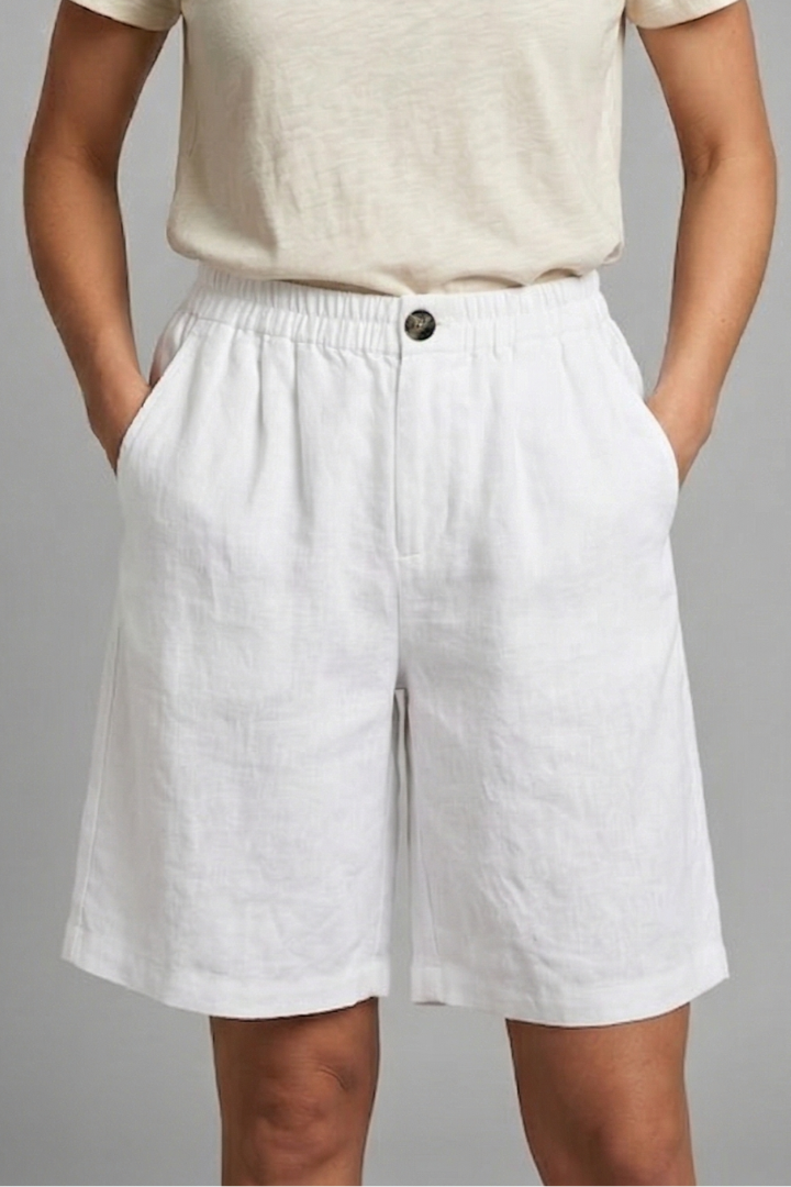 Women's beige elasticated waist shorts with drawstring and side pockets