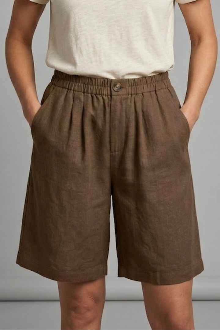 Women's beige elasticated waist shorts with drawstring and side pockets