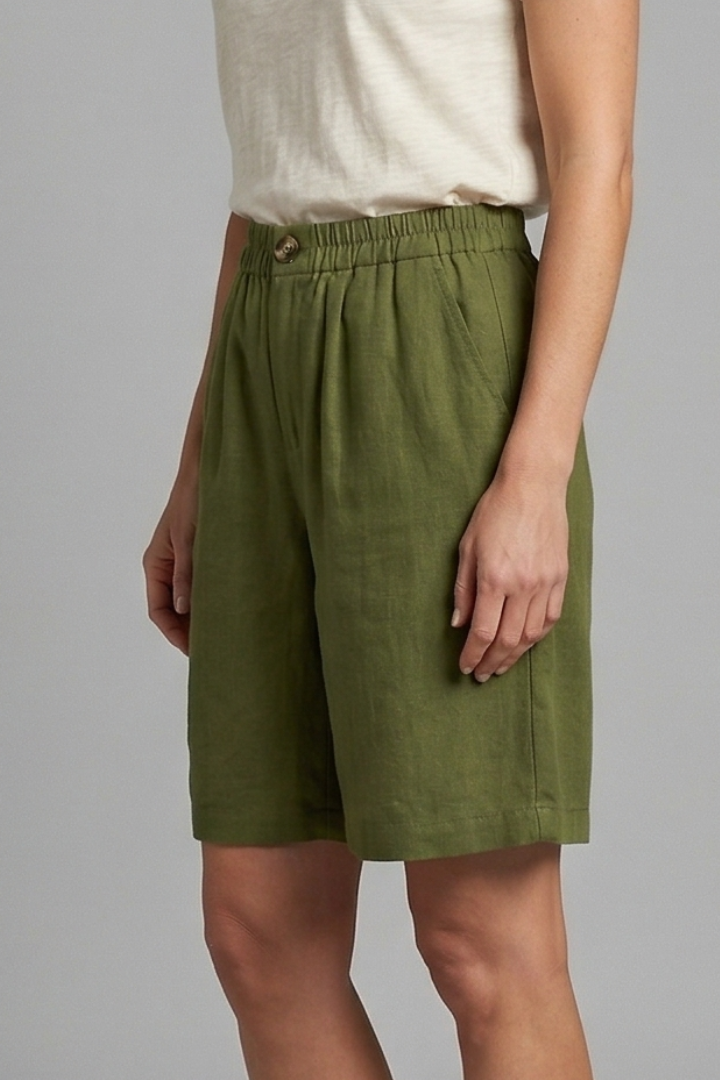 Women's army green elasticated waist shorts with drawstring and side pockets
